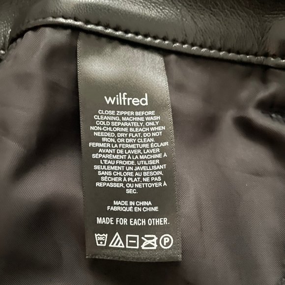 Aritzia Faux-Leather Shorts (8) - Picture 9 of 9